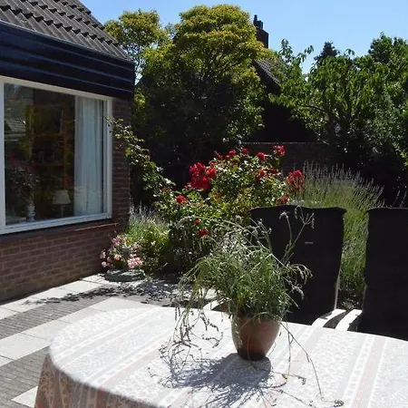 Holiday home Zeelicht