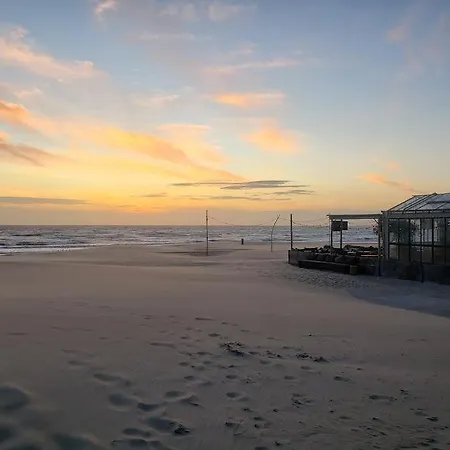 Holiday home Zeelicht *